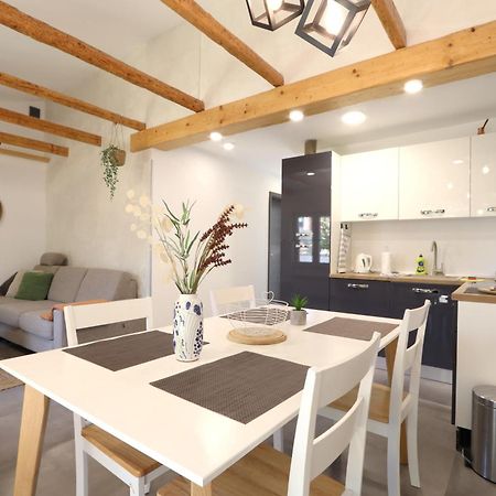 Holiday House "Laurus Garden" With Private Parking 메덜린 외부 사진