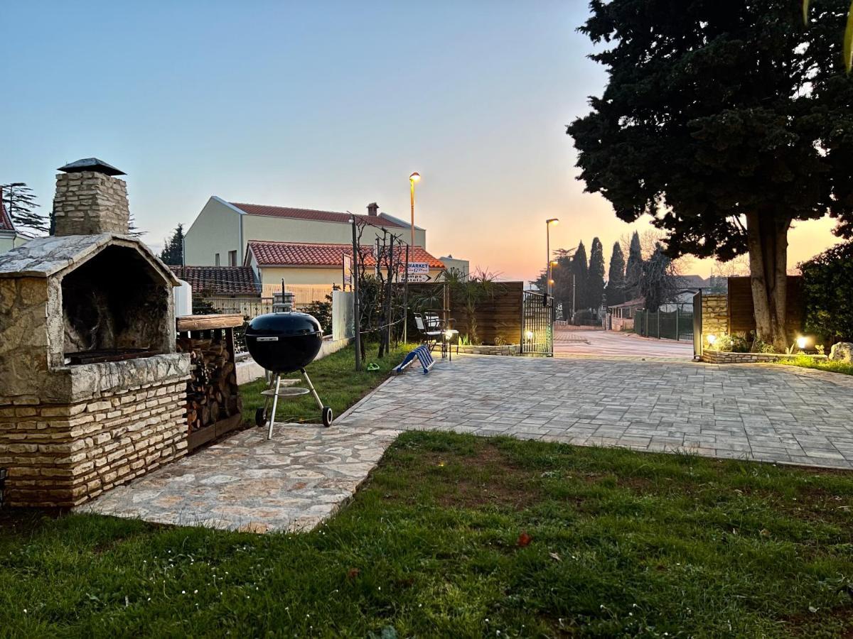 Holiday House "Laurus Garden" With Private Parking 메덜린 외부 사진