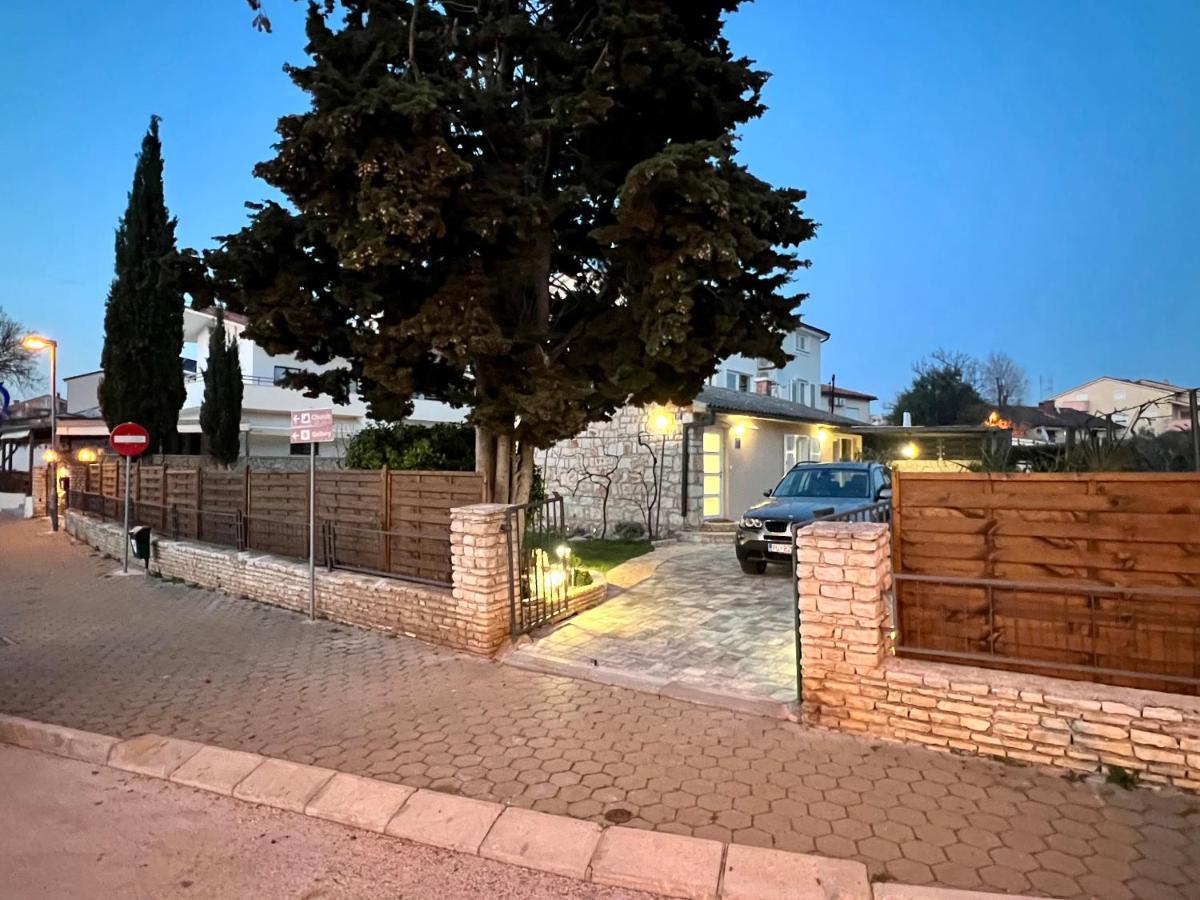 Holiday House "Laurus Garden" With Private Parking 메덜린 외부 사진