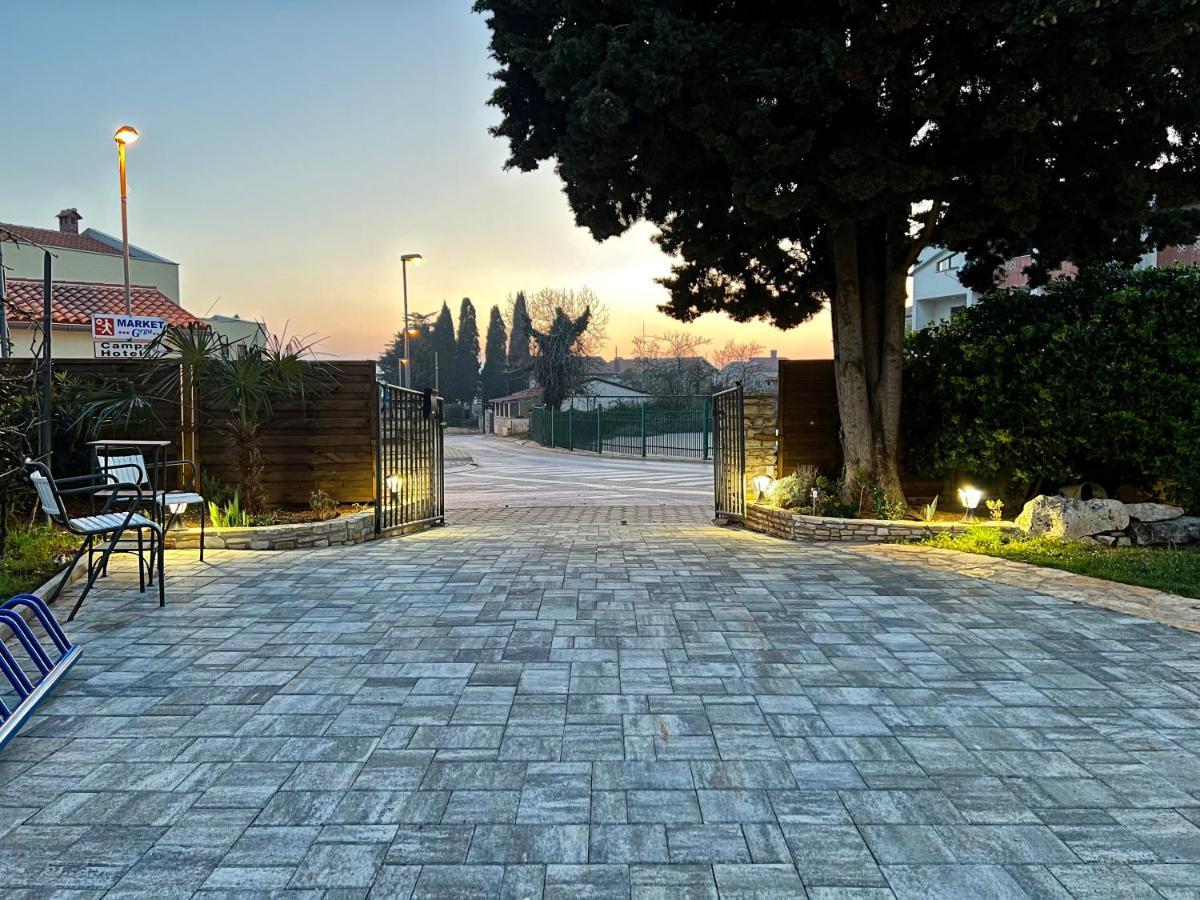 Holiday House "Laurus Garden" With Private Parking 메덜린 외부 사진