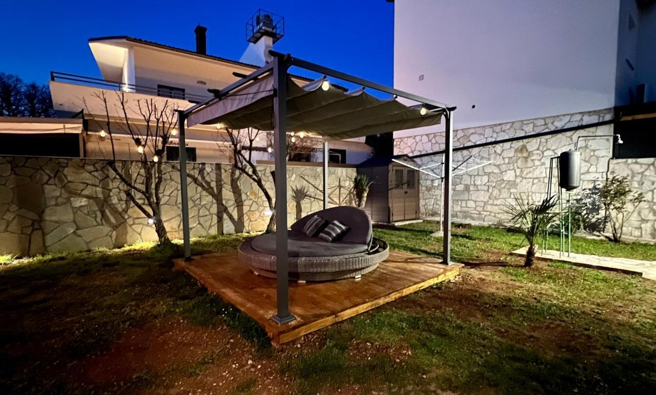 Holiday House "Laurus Garden" With Private Parking 메덜린 외부 사진