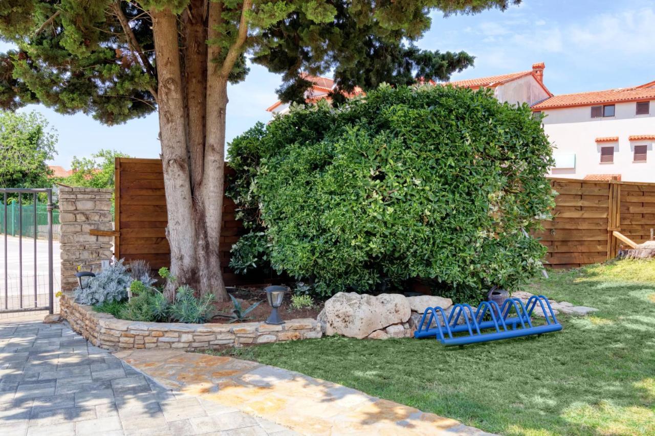 Holiday House "Laurus Garden" With Private Parking 메덜린 외부 사진