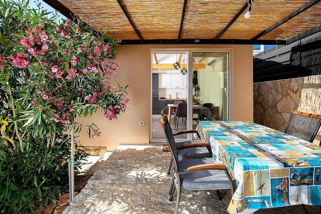 Holiday House "Laurus Garden" With Private Parking 메덜린 외부 사진
