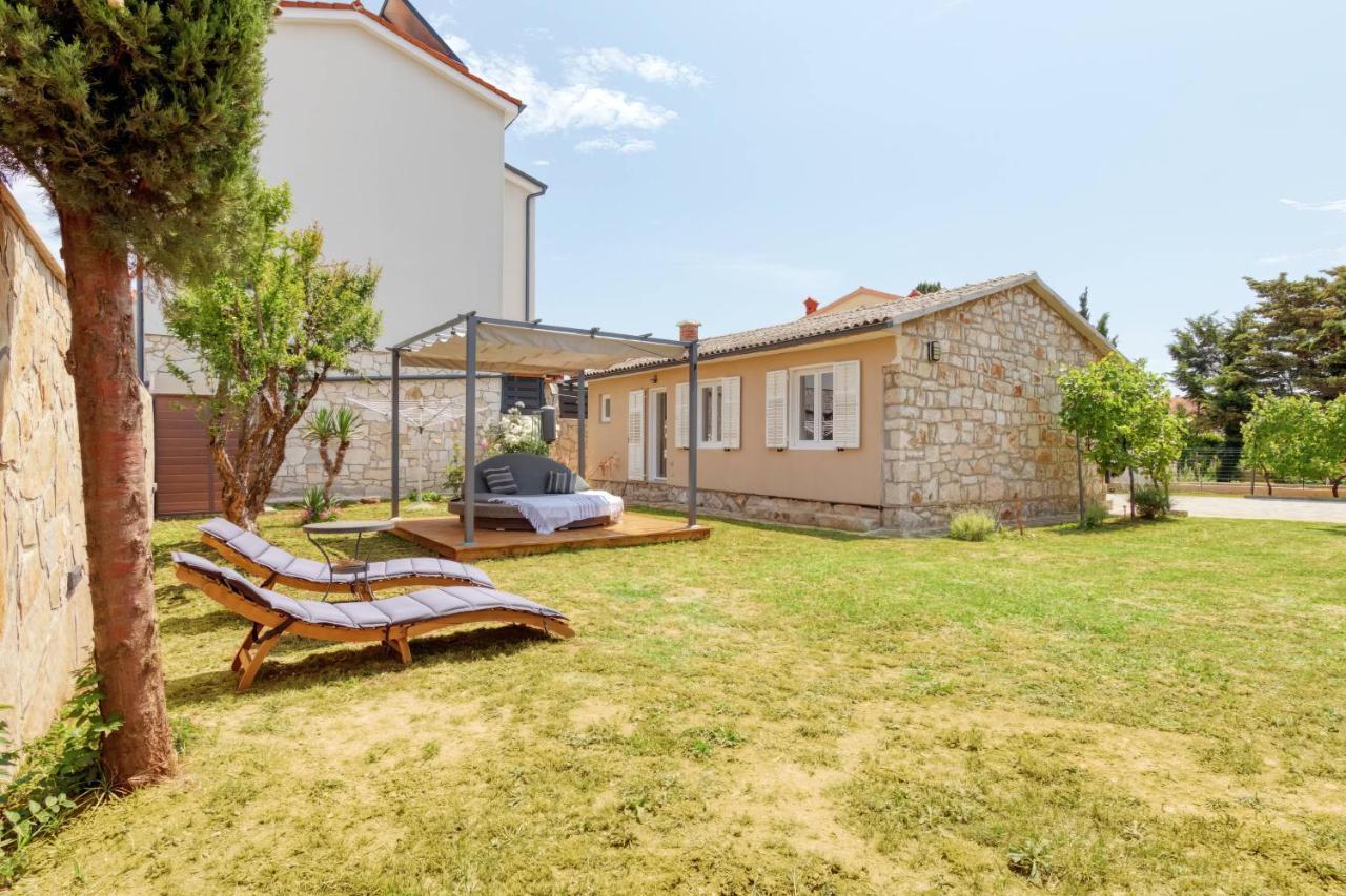 Holiday House "Laurus Garden" With Private Parking 메덜린 외부 사진