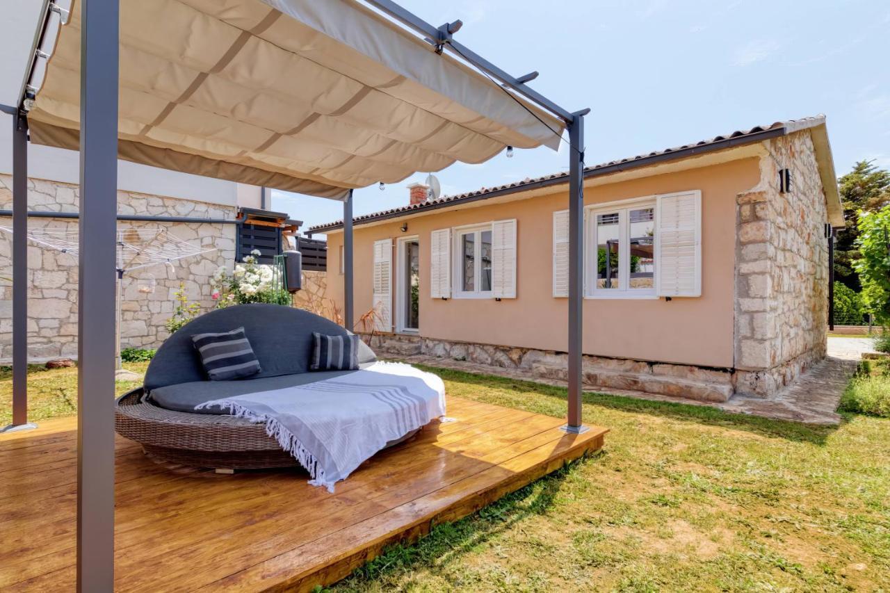 Holiday House "Laurus Garden" With Private Parking 메덜린 외부 사진