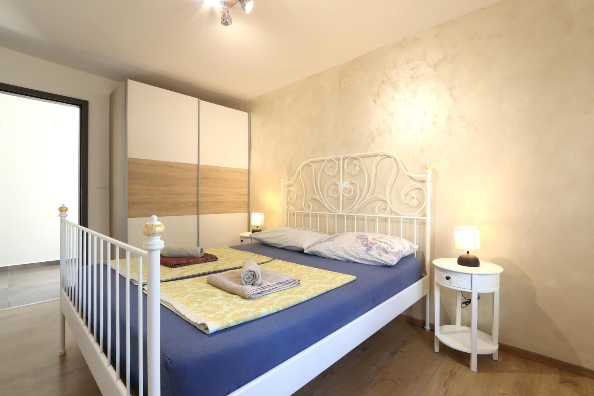 Holiday House "Laurus Garden" With Private Parking 메덜린 외부 사진